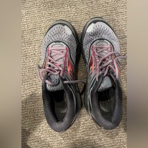 Womans Brooks Ariel 18 Sneakers